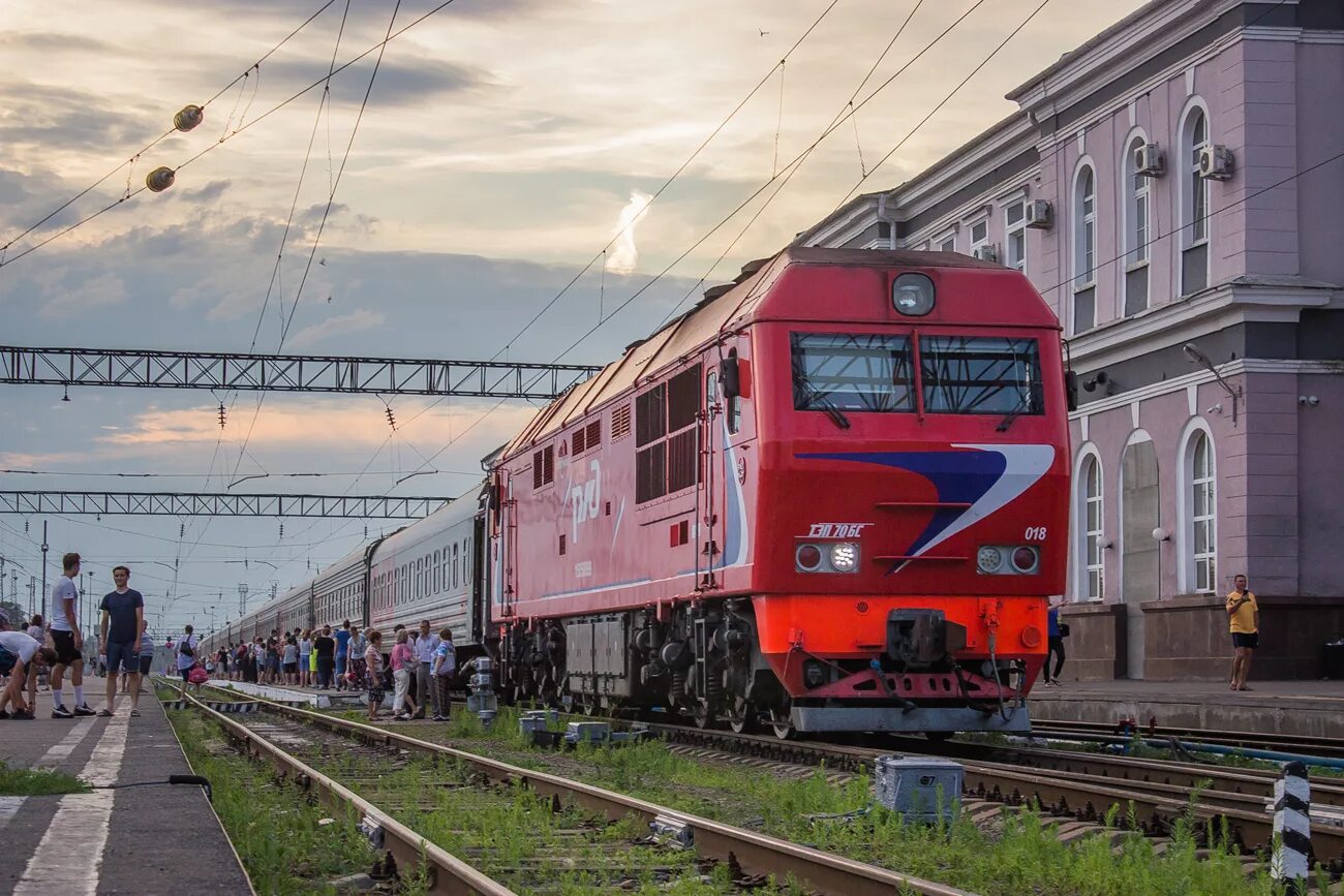 Мичуринск воронежский мичуринск уральский. Тэп70бс Сальск. Станция Мичуринск Уральский. ЖД станция Мичуринск Уральский. Тэп70бс Мичуринск-Уральский.