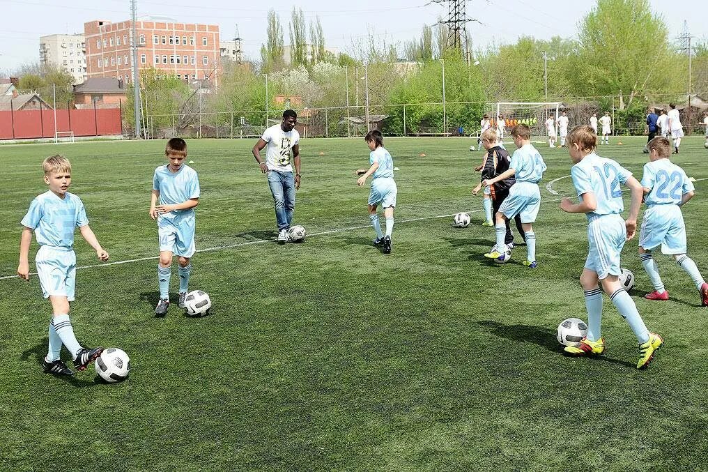 Академия краснодара день открытых дверей. Академия футбола краснодар. академия краснодарского края по футболу. академия по футболу г.курганинск. краснодар академия футбола номера кампус.