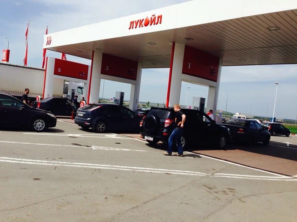Лукойл азс трасса м7. Лукойл на м4 дон. Азс на м4 дон. Лукойл на м4 дон. Азс лукойл на трассе м4.
