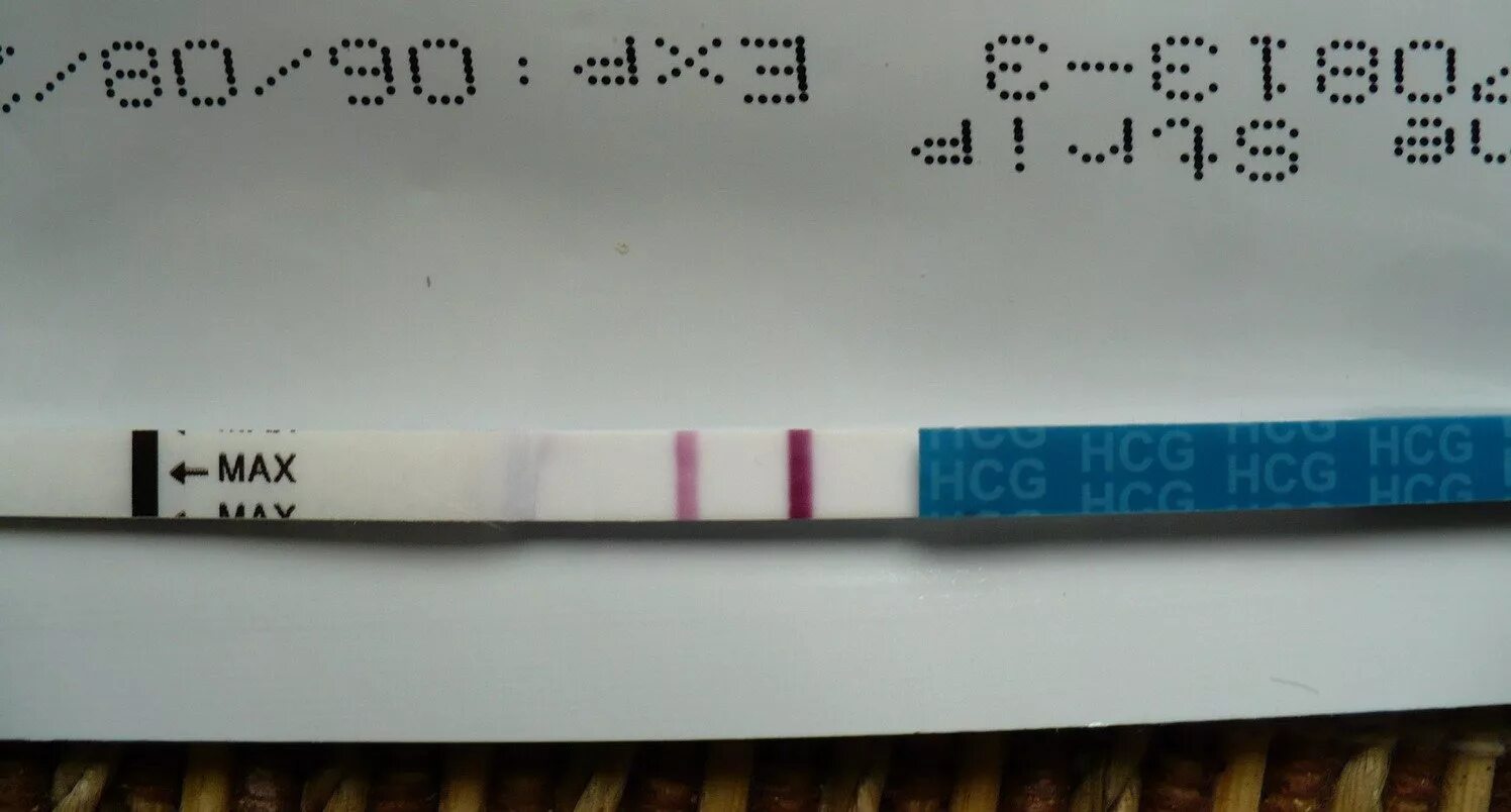 Три теста на беременность. 20 ДПО тест. Положительный тест на беременность. 20 ДПО тест на беременность. Тест на беременность 2 полоски 2 теста.