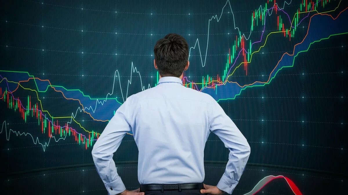 Профессиональный трейдер. Успешный трейдер. Форекс трейдер. Человек за монитором. Инвестор фондового рынка.