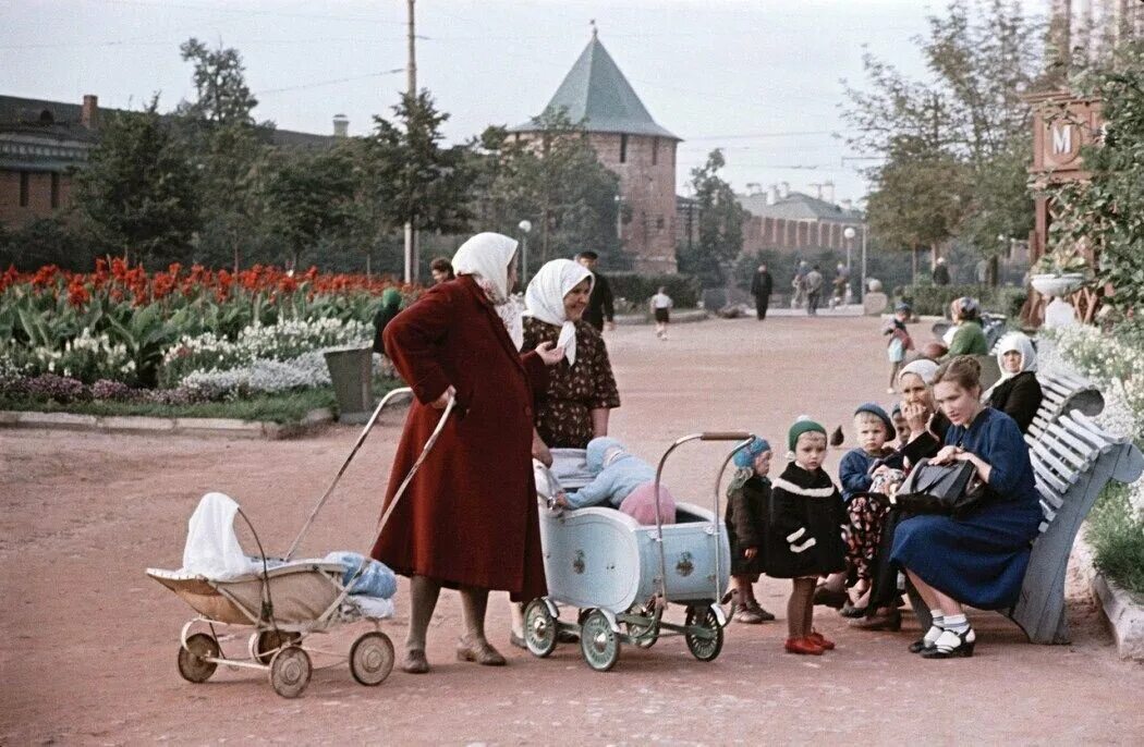 Ленинградский проспект 1960е. Семён фридлянд город горький 1950. Москва ссср улица горького 1950-е. В конце 1950 х на. В конце 1950 х на.