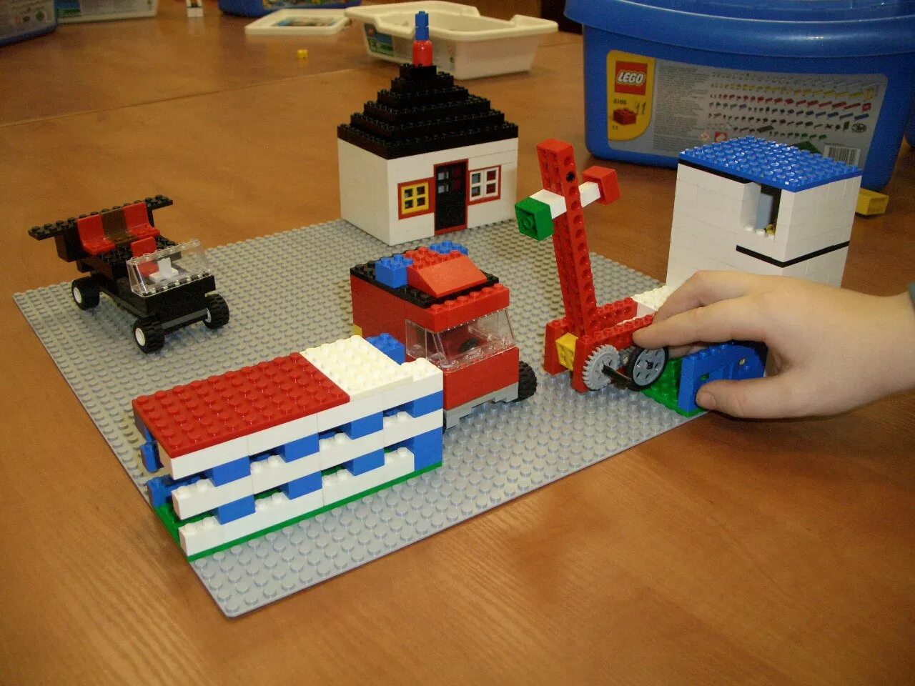 Проект лего конструирование 2 класс Внедрение LEGO конструирования в образовательный процесс ДОУ online presenta