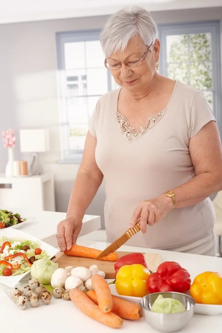 Здоровое питание для женщин после 50 лет. Женщины 50+. Меню женщины после 50. Диета при повышенном холестерине у женщин после 40 меню. Диета после 50 лет для женщин.