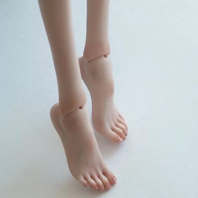 Шарнирная кукла бжд bjd. Шарнирная кукла ноги. Кукла на шарнирах. Стопы шарнирной куклы. Шарнирные куклы колено.