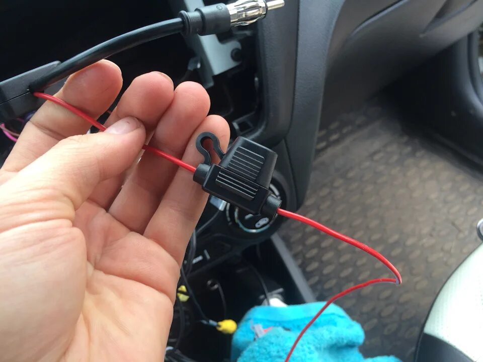 Плохо работает радио в машине. Usb порт в ford fiesta 2011. Штатный микрофон citroen. Тигуан 2 разъем антенны глонасс. Тигуан 2 разъем антенны глонасс.