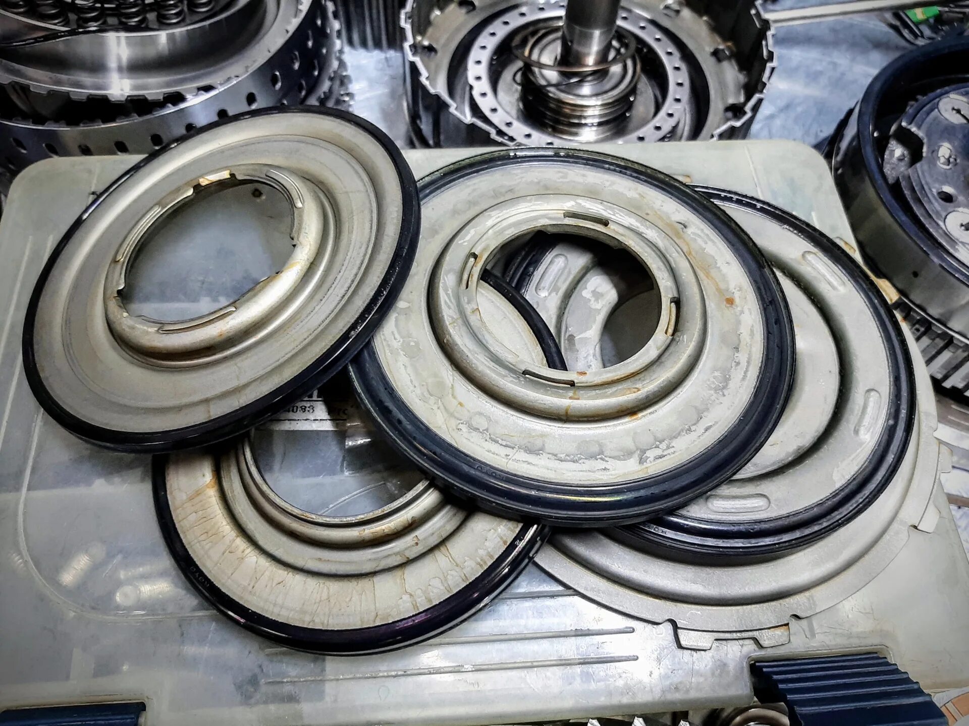 Bmw x6 e71 гидротрансформатор. Резка акпп. Акпп vag склад. Ремонт акпп chevrolet. Ремонт акпп тигуан 2.