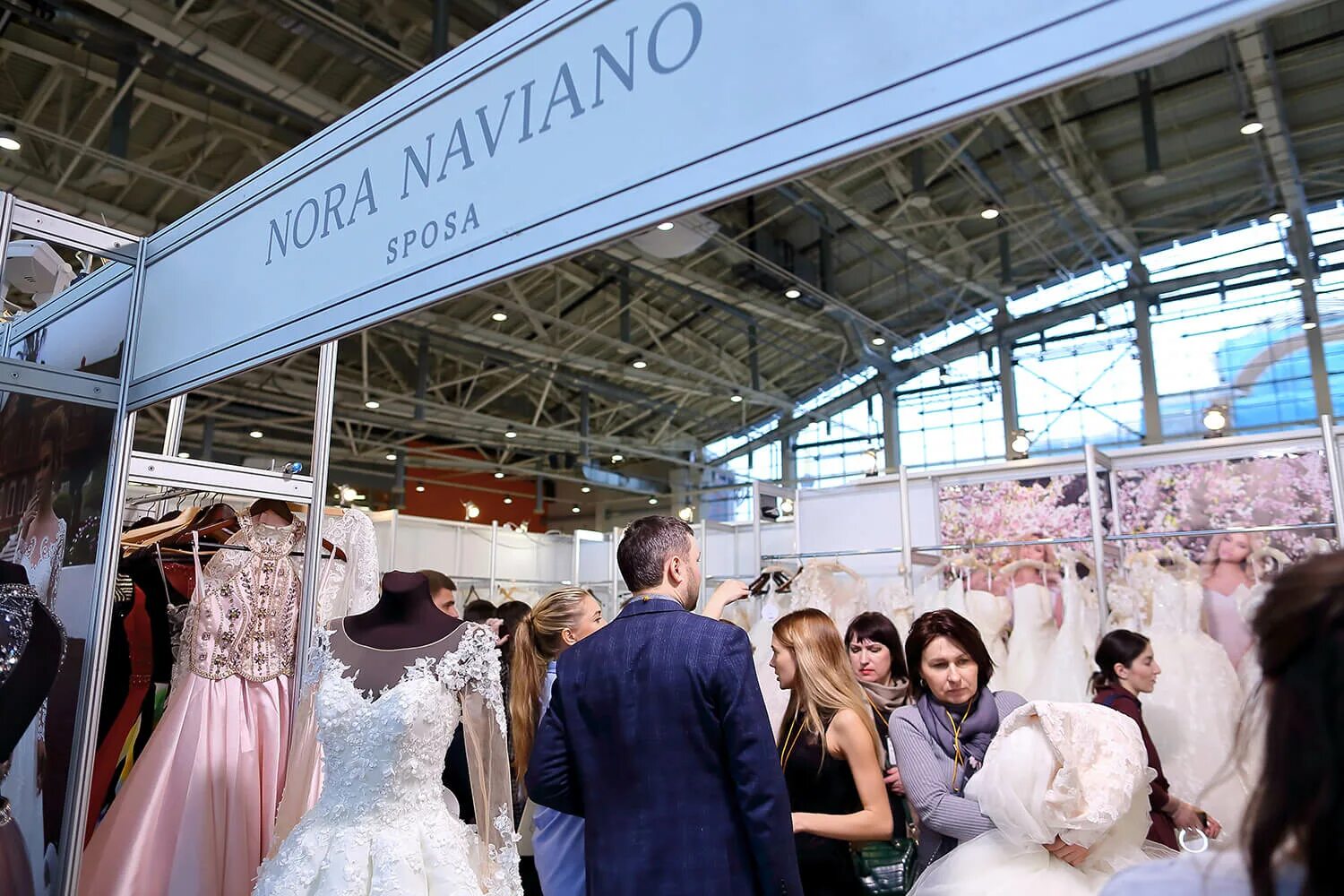 Выставка свадебных платьев. Wedding fashion moscow о выставке. свадебные платья выставка в москве. свадебная выставка москва.
