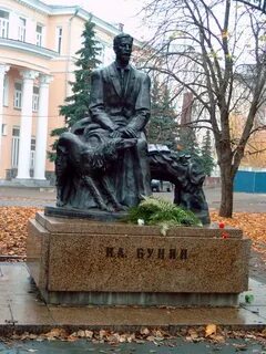 Памятники авторам книг