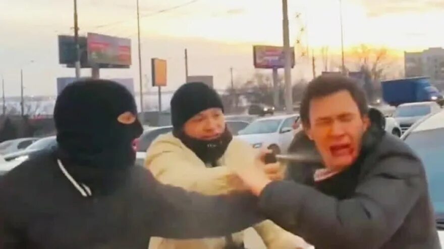 Избили друга что делать. Драка старшеклассников. Избевать ребёнка в школе. Избили друга что делать. Избили друга что делать.