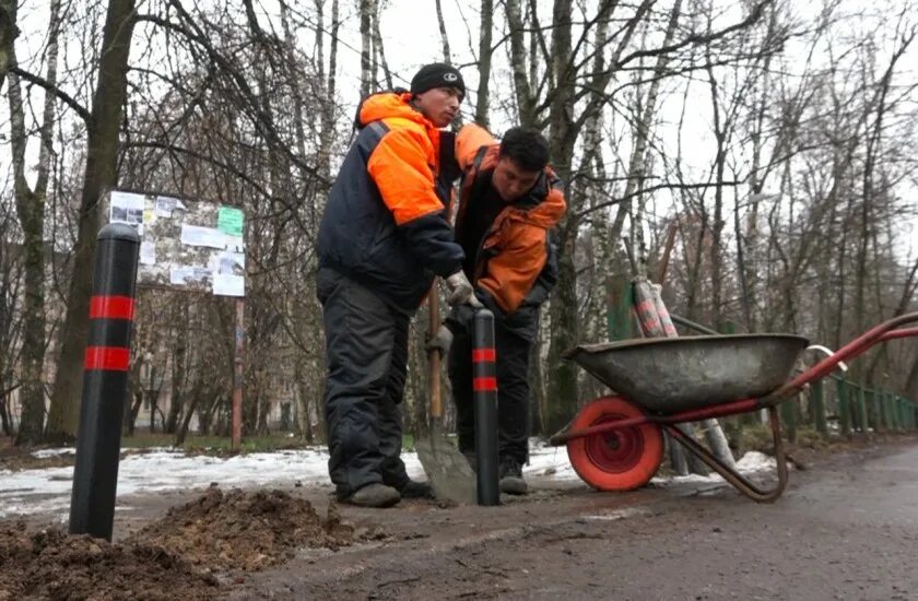 Взрыв канализации в Красногорске. Газовая служба в поселке Архангельское. Поселок Архангельское г.о. Красногорск памятник возле школы. Красногорск сегодня. Погода красногорский сегодня