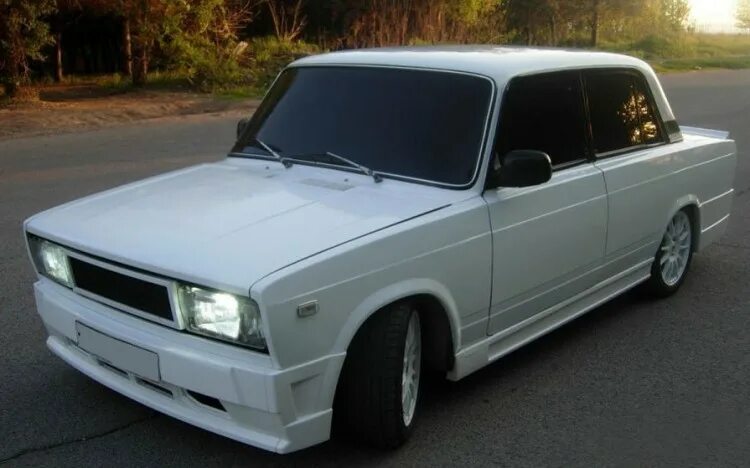 Купить б/у Lada (ВАЗ) 2107 1982-2012 1.5 MT (72 л.с.) бензин механика в Москве: 