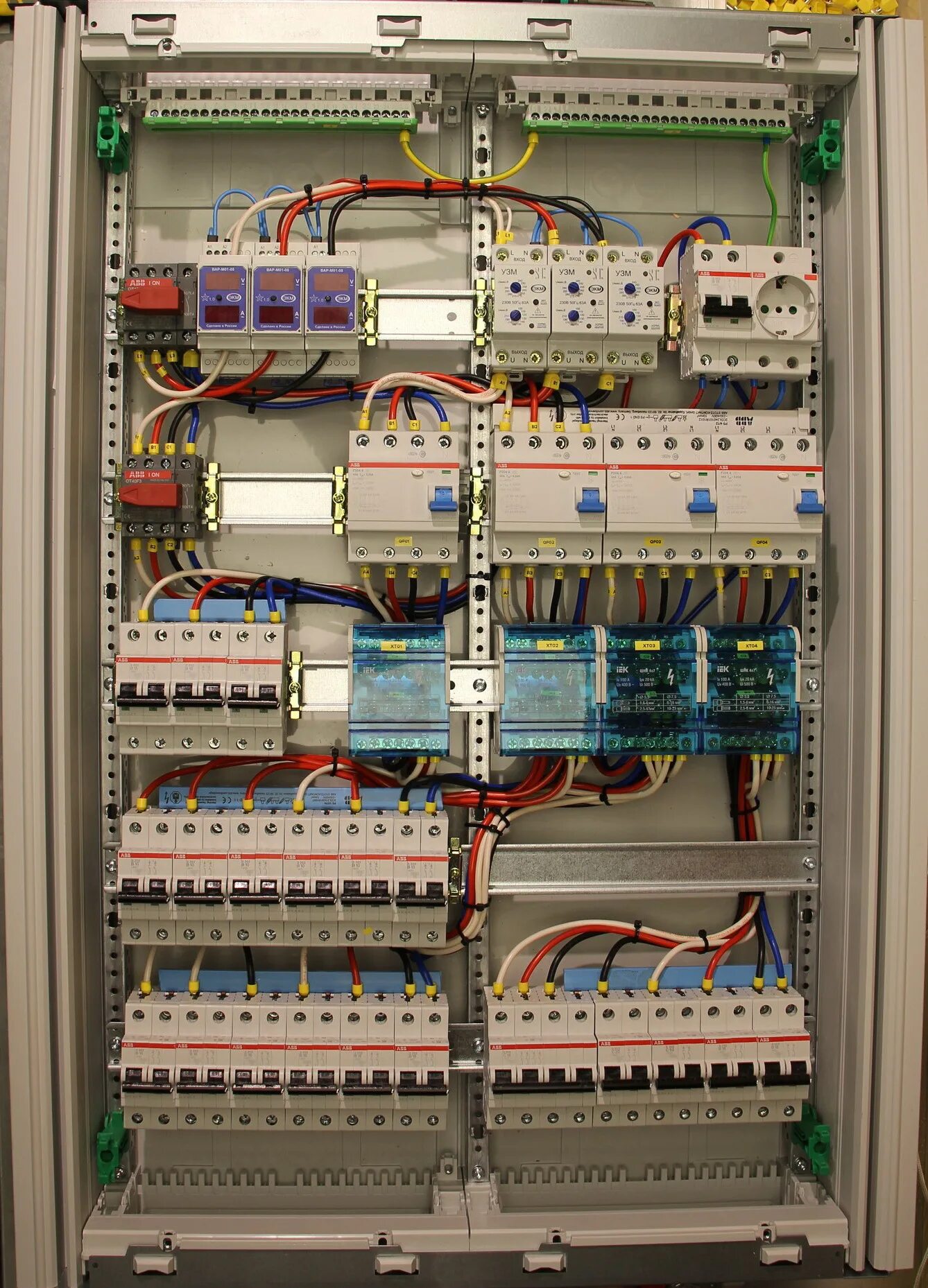 УЗМ 3х фазный. Электрощит 120 модулей собранный электрический. 3х фазный щит IEK. 3х фазный электрощит. Сборка щита модуля