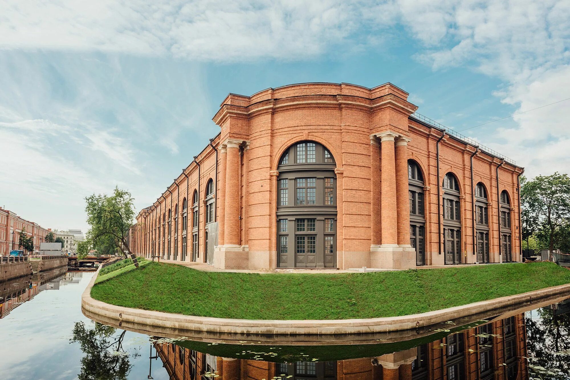 Атриум лахта центра. Наб. Дом зингера в санкт-петербурге архитектор. Общественные здания петербурга. Склады новой голландии в санкт-петербурге чевакинский.