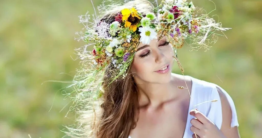 Венок из цветов. Кожа венком. Кожа венком. Венки на голову. Девушка в венке.