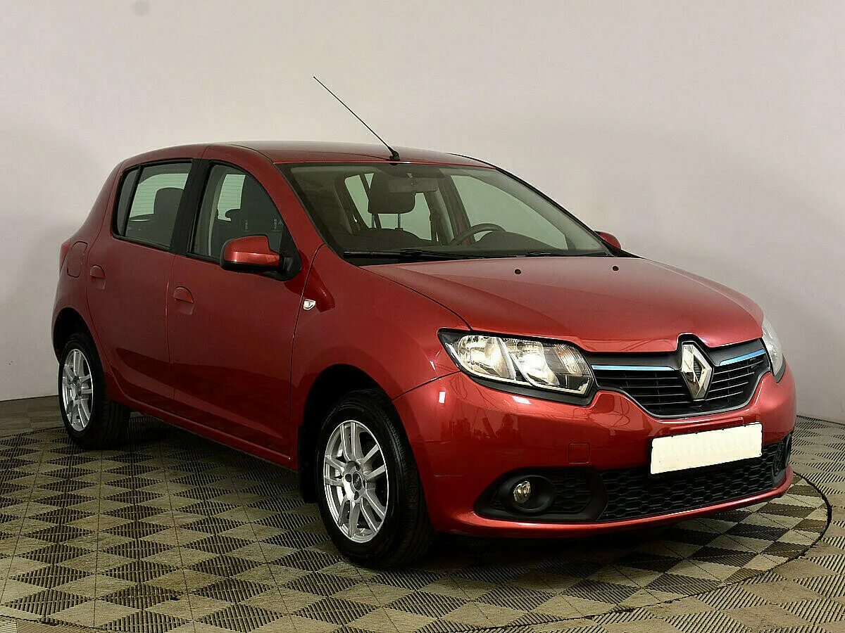 Стоимость renault. Renault Sandero 1.6 at. Рено Сандеро 2014 1.6. Сандеро 2014 1. Renault Sandero 2014.