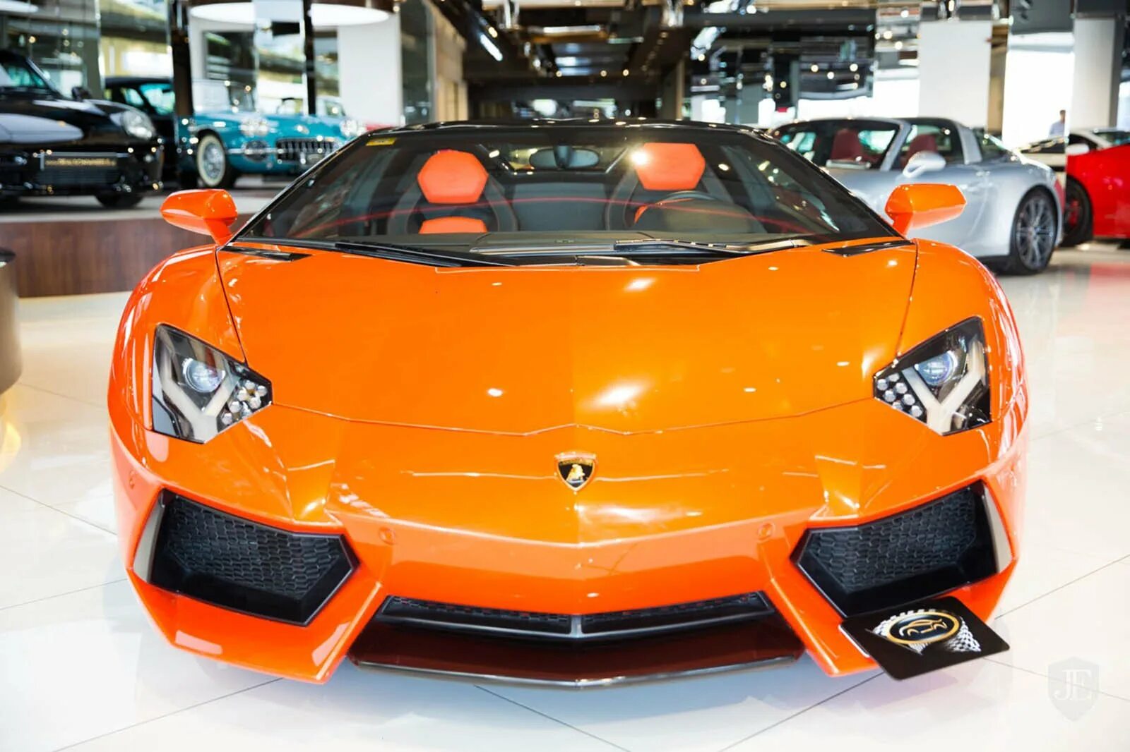 Включи оранжевый автомобиль. Ламборджини Хуракан оранжевый. Ламборгини Амбассадор оранжевый. Ламборджини Aventador оранжевый. Lamborghini Aventador оранжевая.