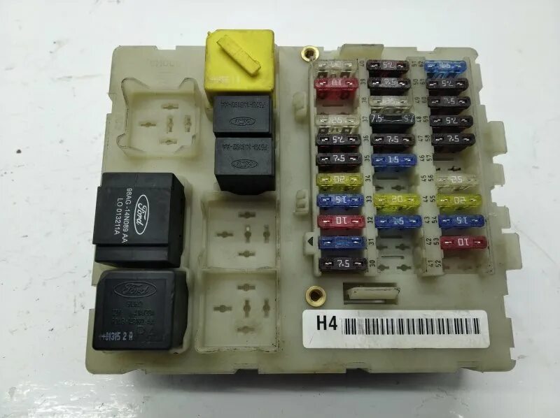 Предохранители форд фокус 2006 года. Блок предохранителей Форд фокус 1. Предохранители Форд фокус 1. Диодный предохранитель Форд фокус 1. Блок предохранителей Форд фокус 1 разборка.
