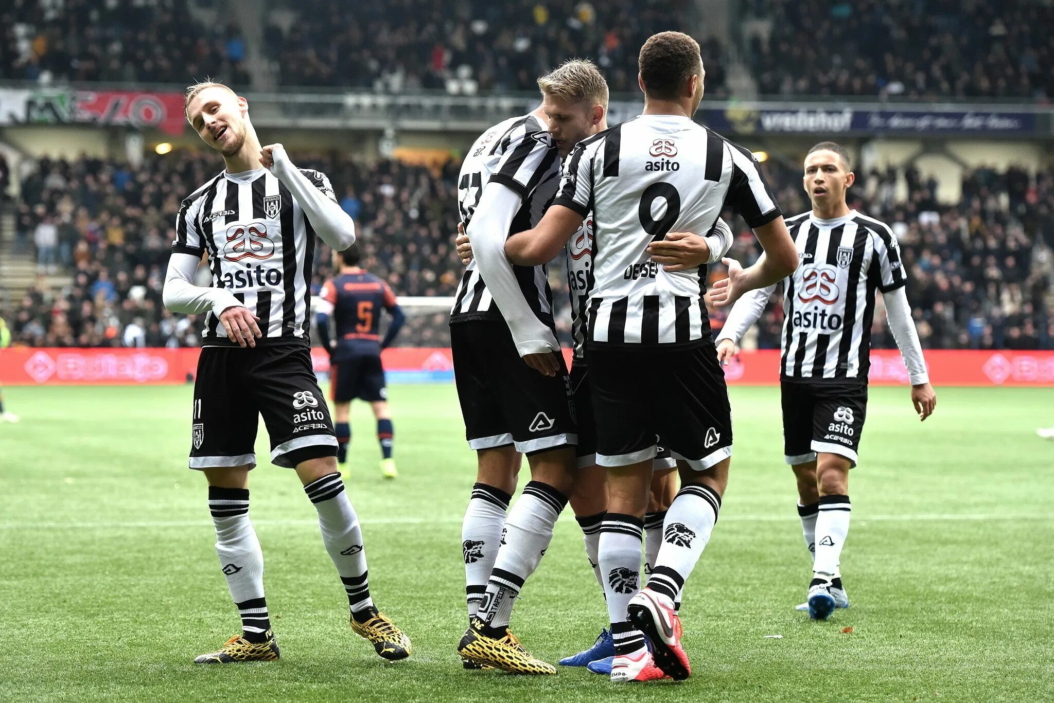 Фк гоу эхед иглз фанаты. Псв банк карта. Хераклес гоу прогноз. Псв сс. Утрехт - хераклес.