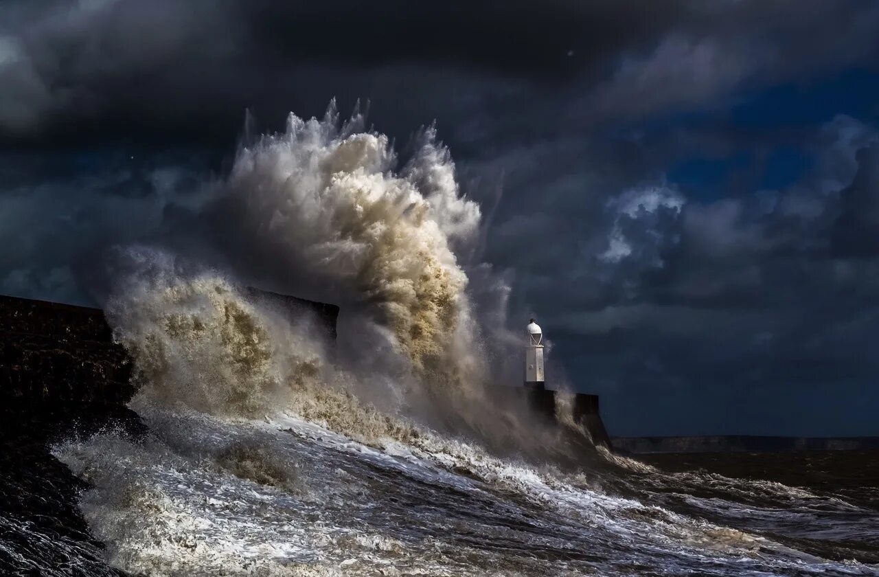 phares et tempètes - Bing Images Ocean storm, Sea storm, Lighthouse storm