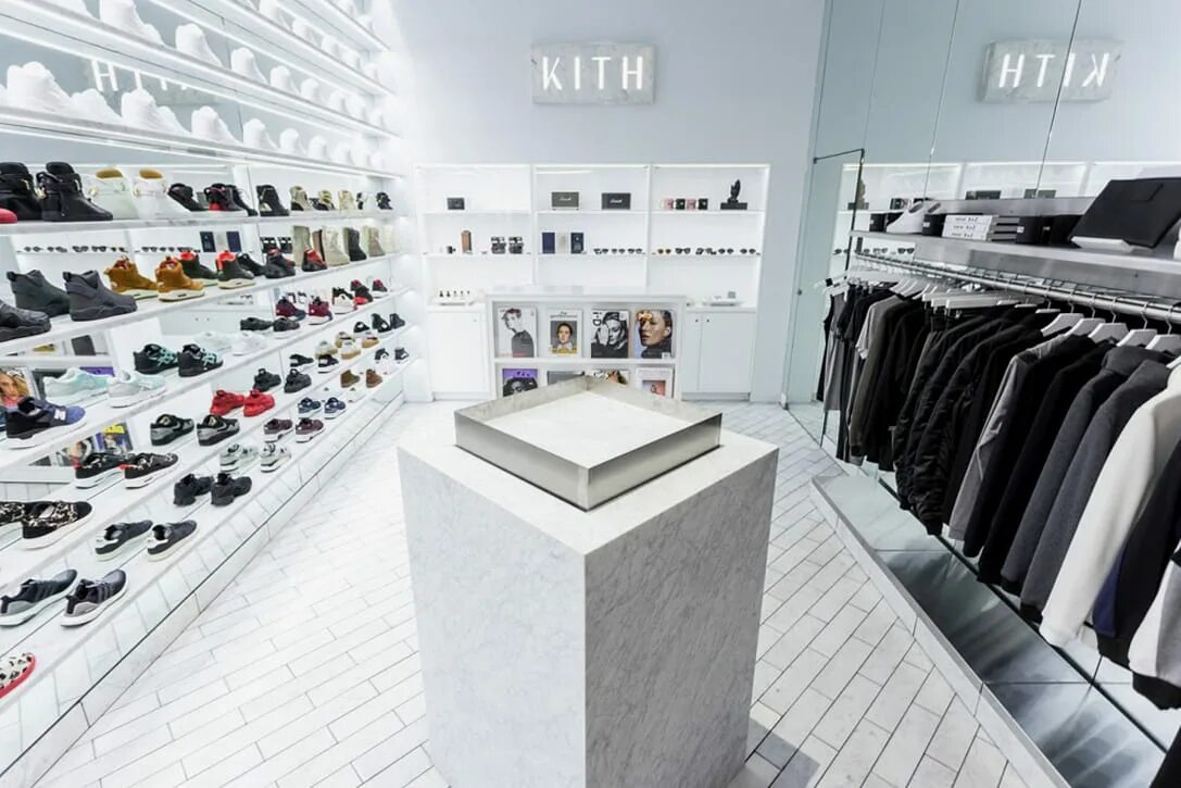 Best store us. Магазин Streetwear. Kith магазин. Магазин стритвир одежды. Магазин Kith в Париже.