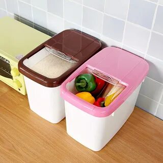 Пластиковые контейнеры на кухне