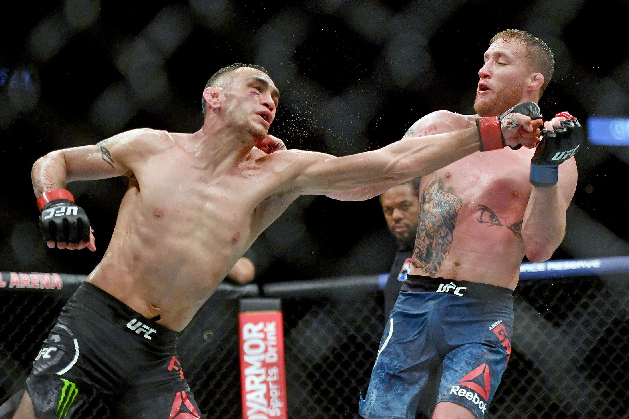 Джастин гейджи вес. Джастин гэтжи. Ufc tony ferguson. Джастин гэтжи. Боец юфс гейджи.
