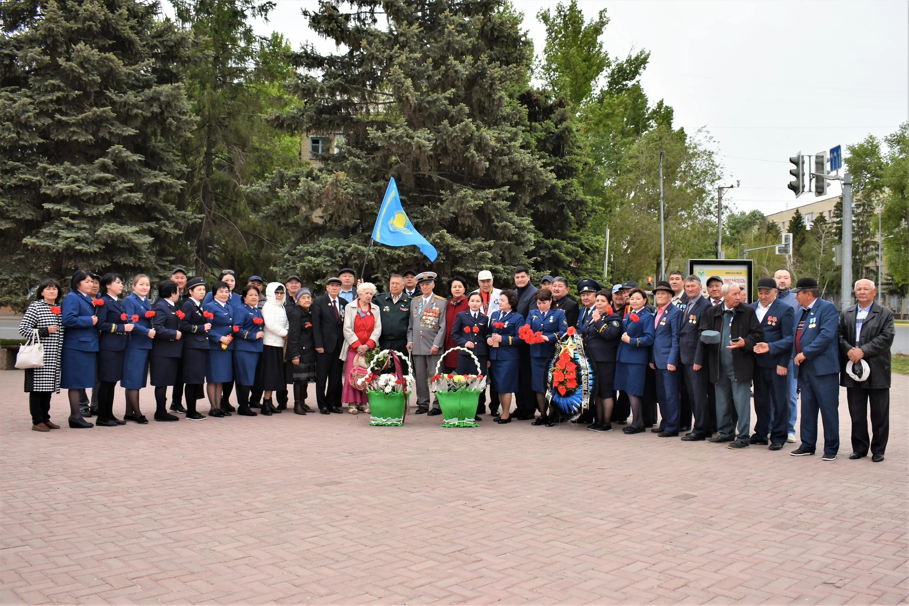 9 мая в казахстане. День железнодорожника в Казахстане. Железнодорожники. 9 Мая Казахстан. День Победы в Казахстане 2023.