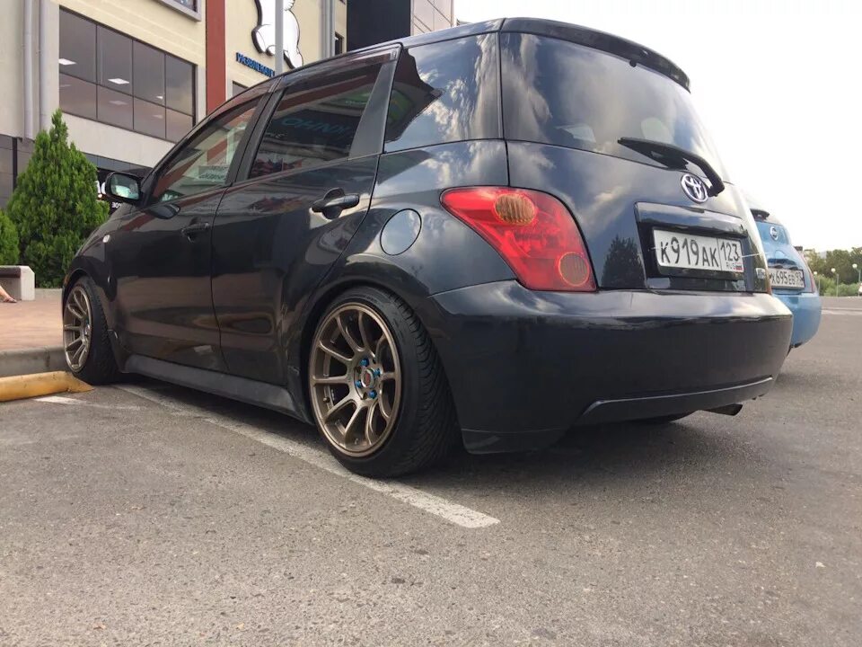 Ист шины. Toyota ist tuning. тойота ист 16 диски. toyota ist stance. тойота ист на 17 дисках.