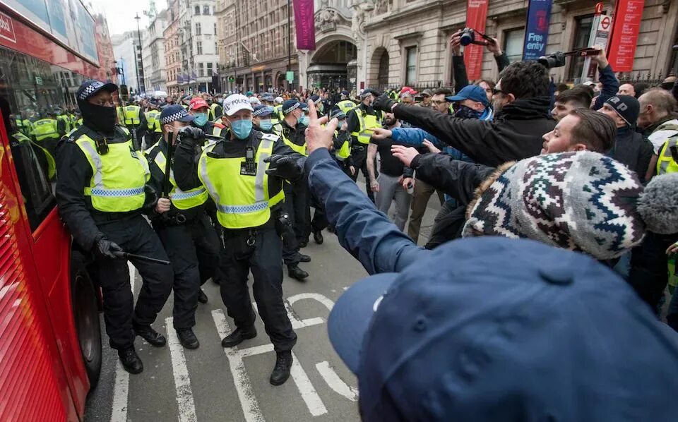 Почему бастует европа. Протесты в Европе. Протесты в Европе 2020. Митинги в Европе против ЕС. Протесты в Европе сейчас.