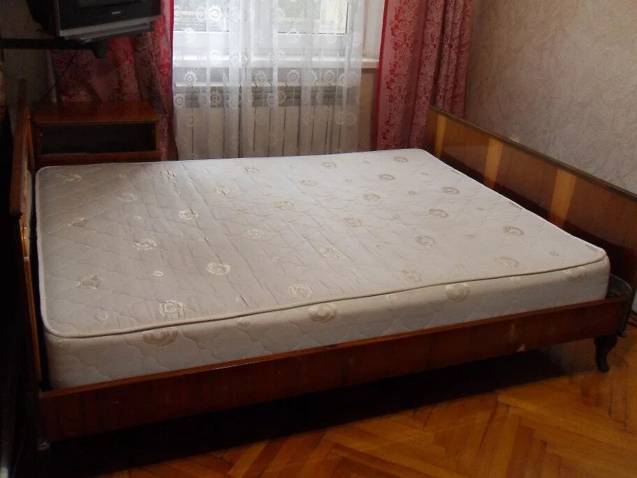 Авито купить двуспальную кровать б у. Советская двуспальная кровать. Двуспальная кровать в разборе. Кровать двуспальная Юла. Кровать двуспальная с матрасом Юла.