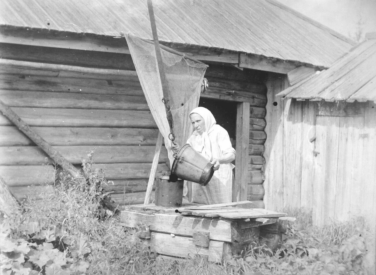 Радость прямит кручина крючит. Фотограф Лобовиков Вятка.