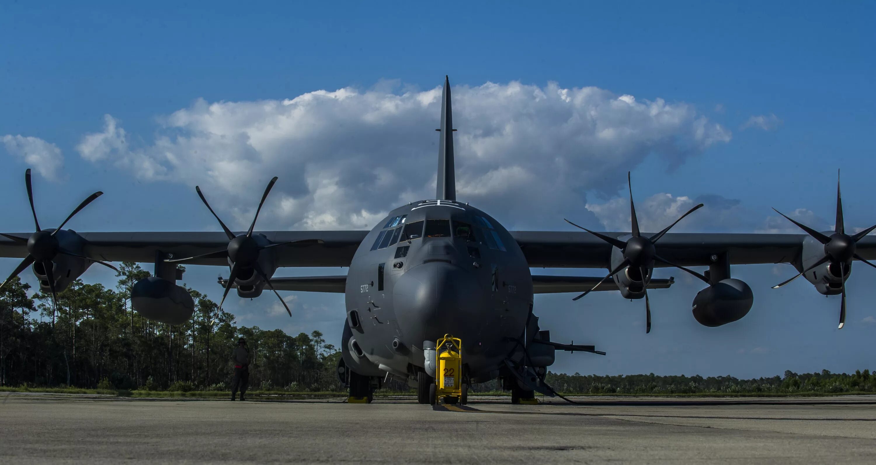 Ac 130j. Lockheed AC-130 Spectre. AC-130j Ghostrider Gunship. Летающая батарея Lockheed AC-130.