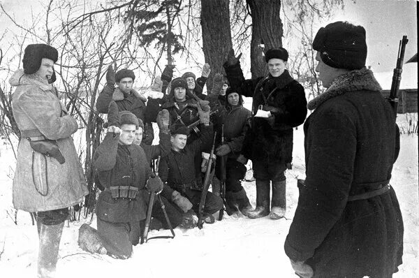 Партизаны в строю. Партизанский отряд Северный Можайск. Партизанское движение 1941-1945. Партизанский отряд 1941 Ярославец. Брянские Партизаны 1941.