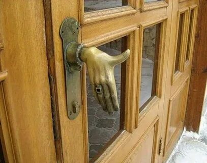 Какую нибудь дверь