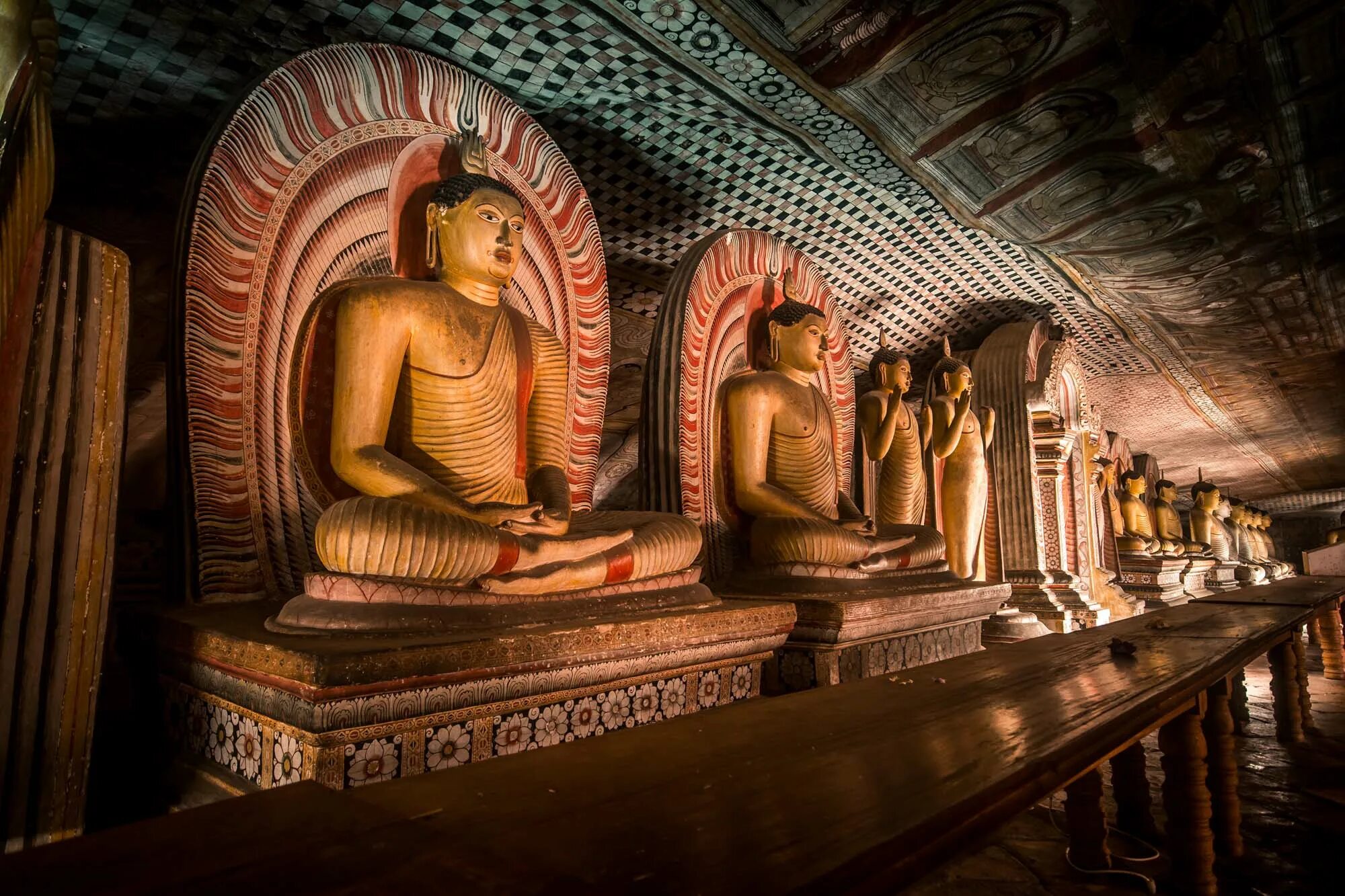 Пещерный храм Дамбулла Шри-Ланка. Храм пещеры Дамбулла. Храм Дамбулла на Шри Ланке. Золотой пещерный храм Дамбулла. Дамбулла шри