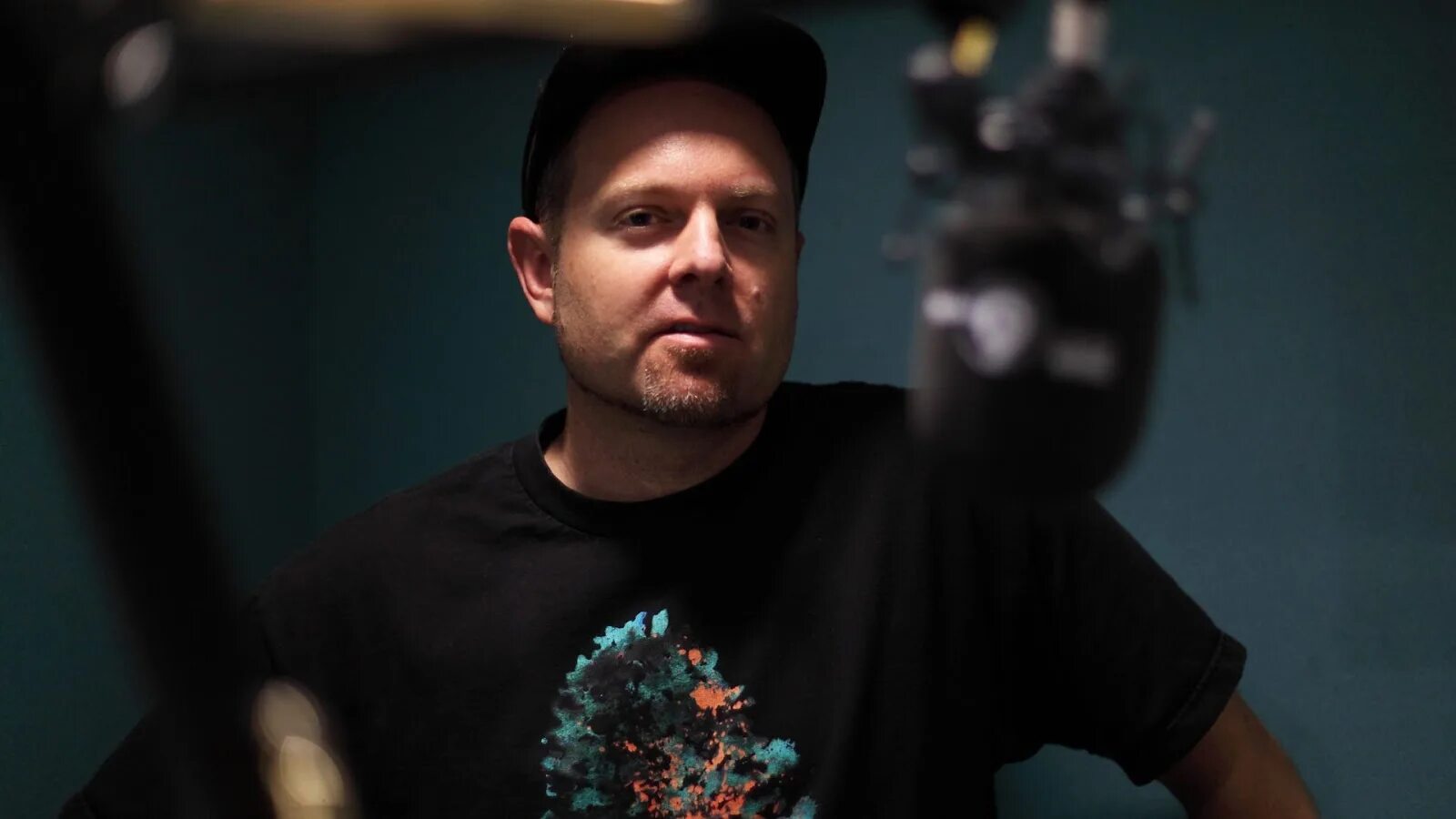 Dj shadow zn slowed. DJ Shadow. DJ Shadow фото. Sol Peterson. Endtroducing.