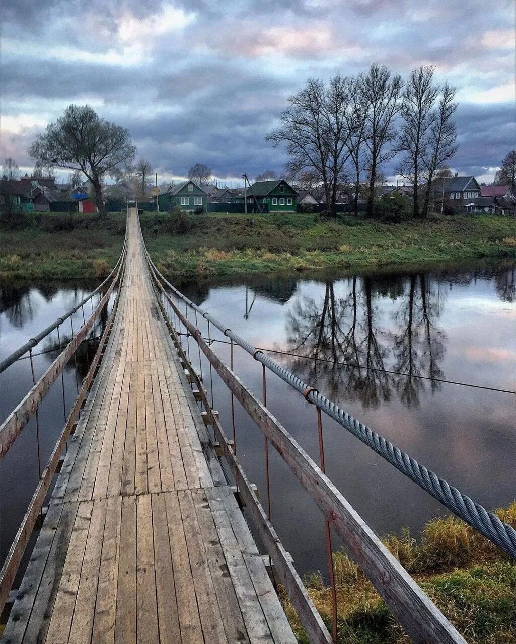 Река Мста Боровичи. Река Мста Новгородская область. Подвесной мост Мста Боровичи. Река Мста мост. Горячего новгородская область