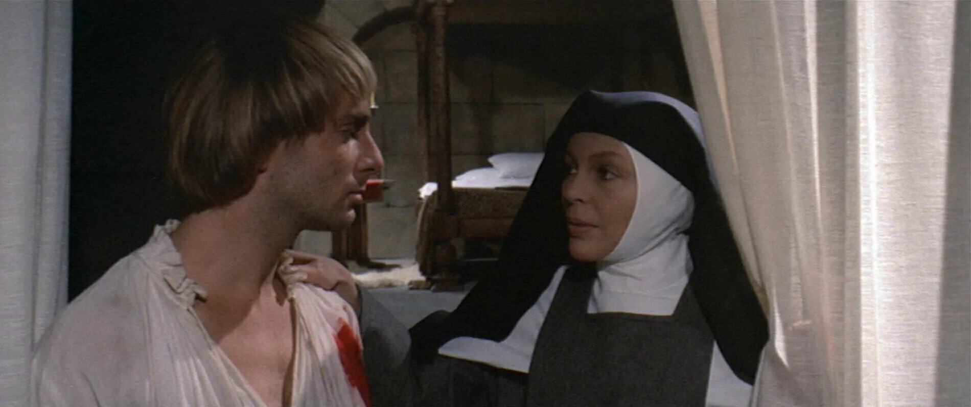 малые часы фильм 2017. парень притворялся глухонемым в женском монастыре. парень притворялся глухонемым в женском монастыре. малые часы фильм 2017 кадры. магдалина мишель монашка.