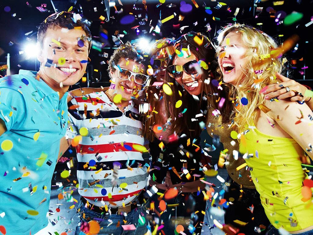 Клоун с шариками. Придуманные людьми праздники. Празднование дня рождения. Необычные праздники января для детей. Подарки к праздникам.