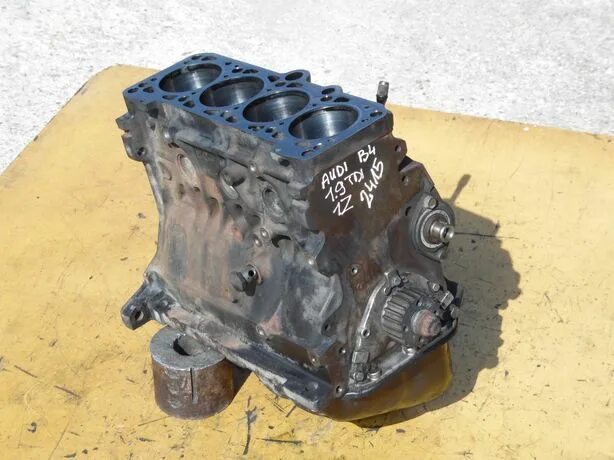 Блок цилиндров ауди а4 б6. Блок двс десятка 2000 2001 года. Блок двигателя а4 б5. Блок двигателя 1. 6ahl adp.