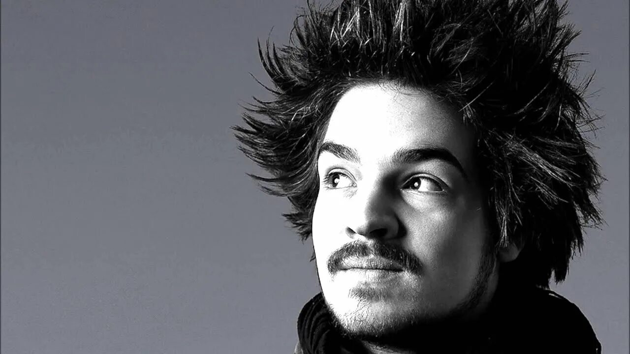 Milky chance обложка. Мохсен чавоши. Stolen dance milky chance radio edit. Milky chance stolen dance. Солист группы milky chance.
