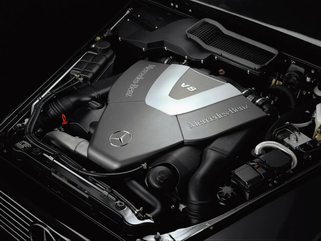 двигатель мерседес g 63 амг. Mercedes-amg g 63 мотор. Mercedes-benz g-class g63 двигатель. G63 amg 2020 двигатель. гелендваген объем двигателя.