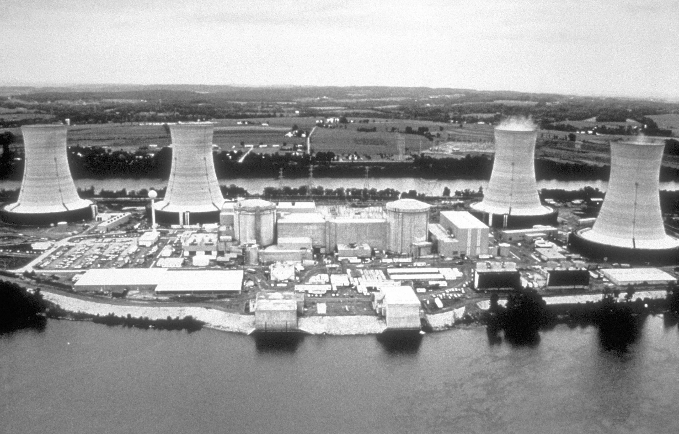 Аэс в америке. Аэс three mile island. 1979г. в сша (три-майл-айленд).. авария в сша на атомной станции 1979. атомная станция три майл айленд.