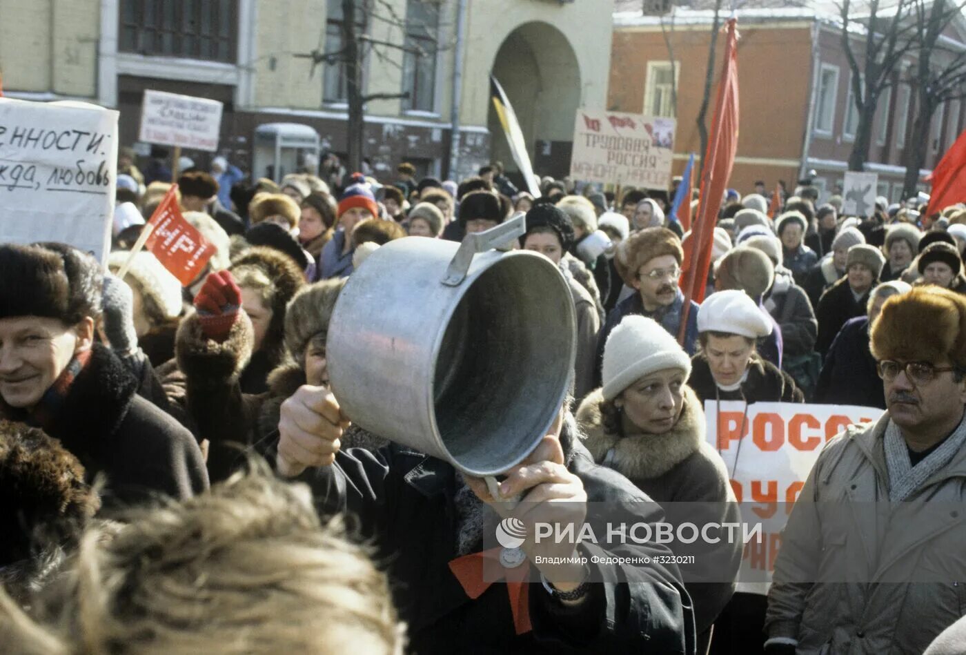 Марш пустых кастрюль в Нью-Йорке. Марш пустых кастрюль 1857 Нью-Йорк. Марш пустых кастрюль в Москве. Марш кастрюль в Нью Йорке.