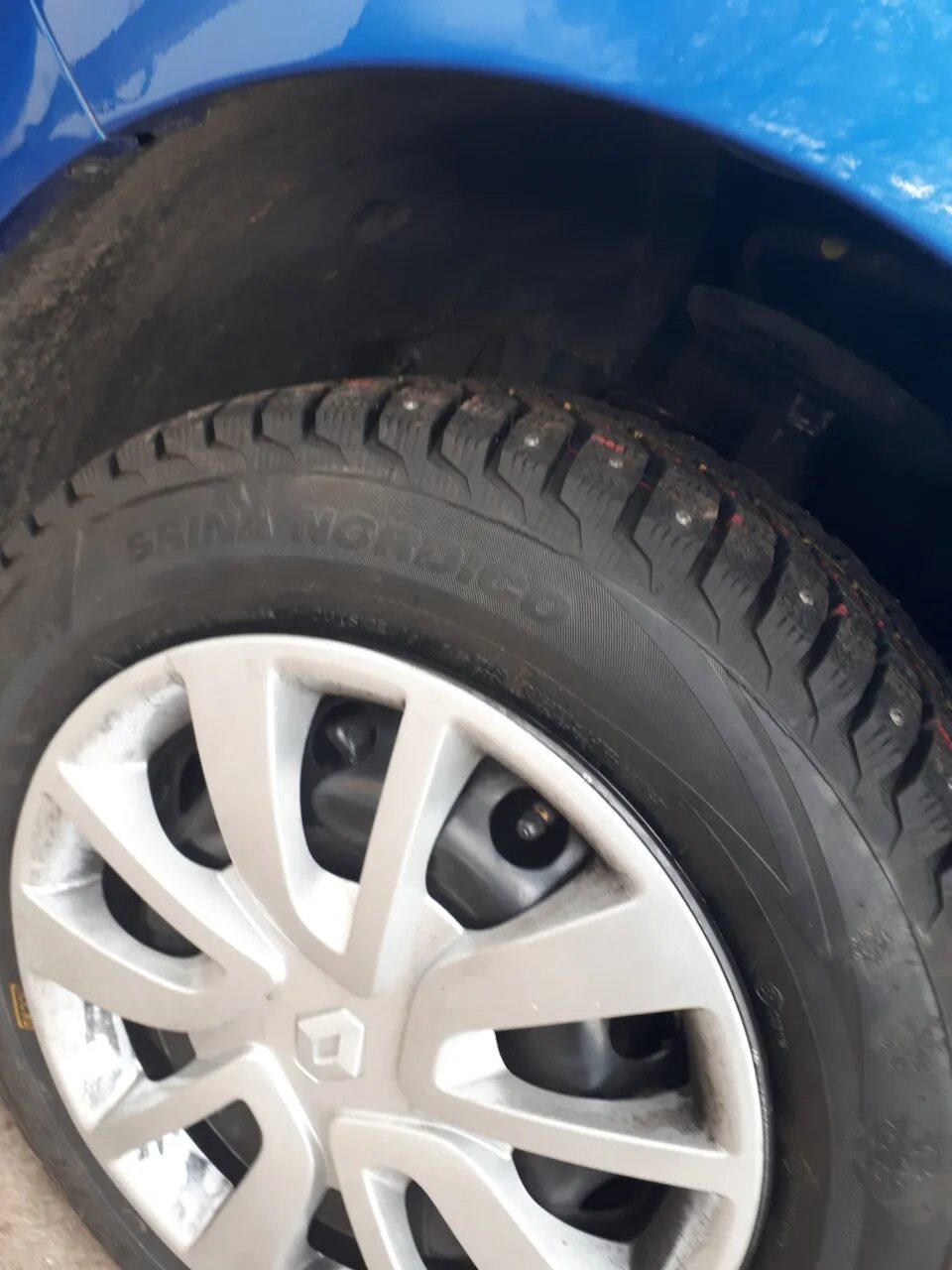 Логан 2 шины. Шины рено логан 2. резина на renault logan 185/65. рено логан резина 195/65/15. 185 65 15 рено логан.