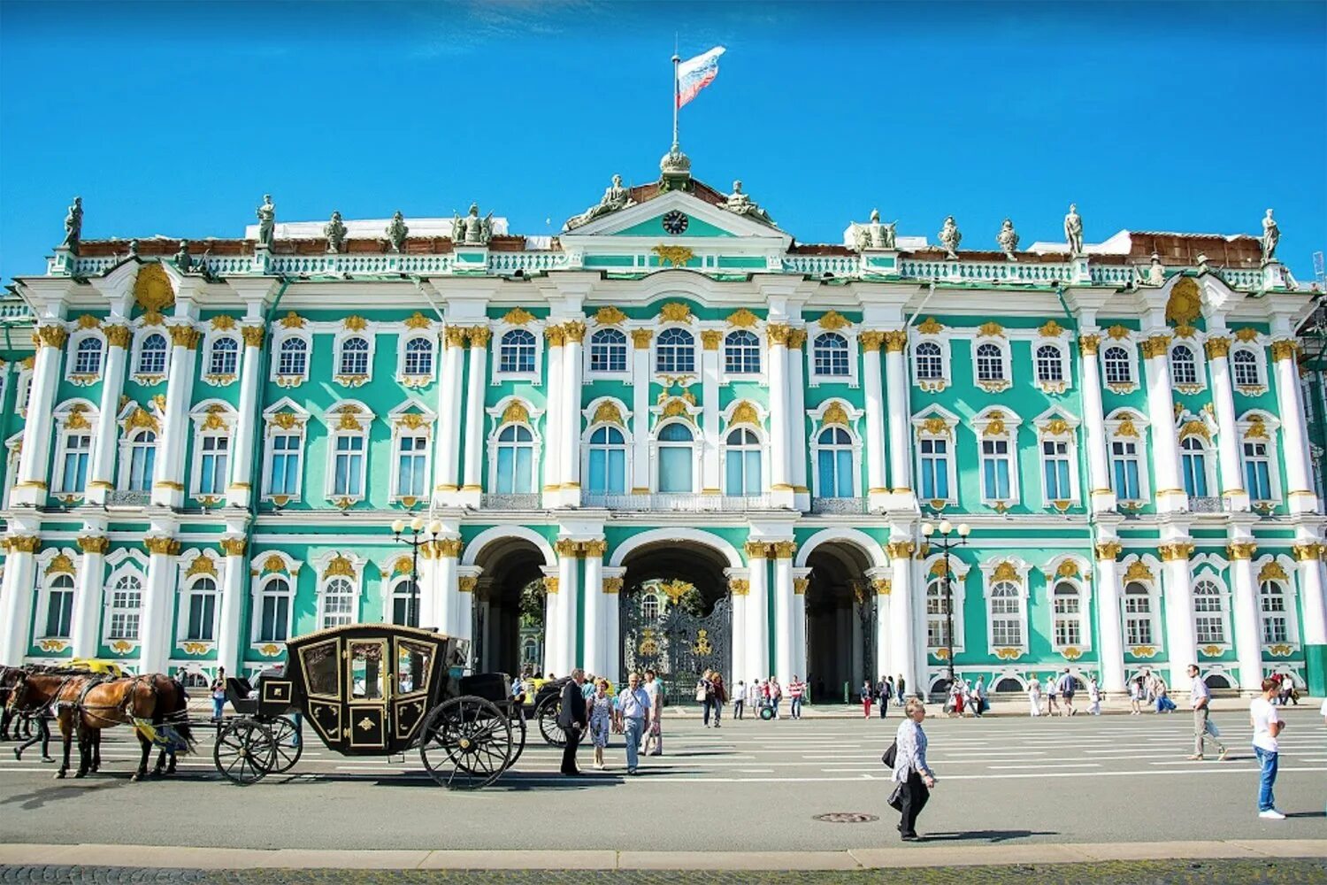Какую функцию выполняет эрмитаж в санкт петербурге. Музей в питере эрмитаж. эрмитаж санкт-петербург снаружи. эрмитаж санкт-петербург вид с улицы. санкт-петербург дворцовая набережная 38 государственный эрмитаж.