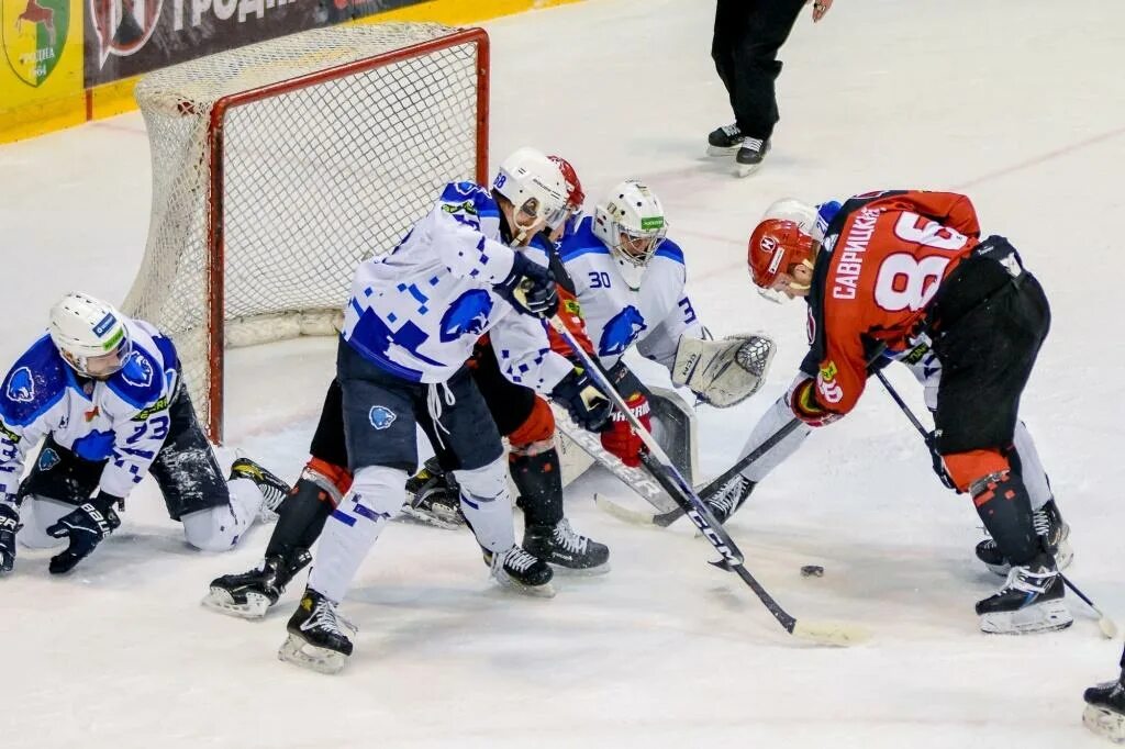 Спорт это жизнь хоккеист. Хоккеисты ушли. Хк трактор игроки 2021. Хоккеисты. Хк цска плотников.