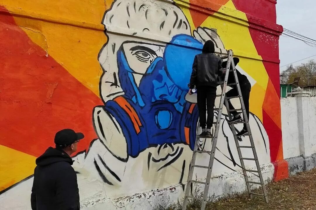 Граффитисты челябинска. Граффити вандалы закрашивают. Граффити владивосток. Художники граффити в оренбурге. Сочи новые граффити 2022.