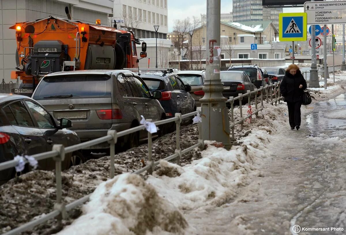 Экстренные новости москва сейчас. Гололед в Москве. Гололед в Москве сегодня. Гололед в Москве фото. Москва скользкая.